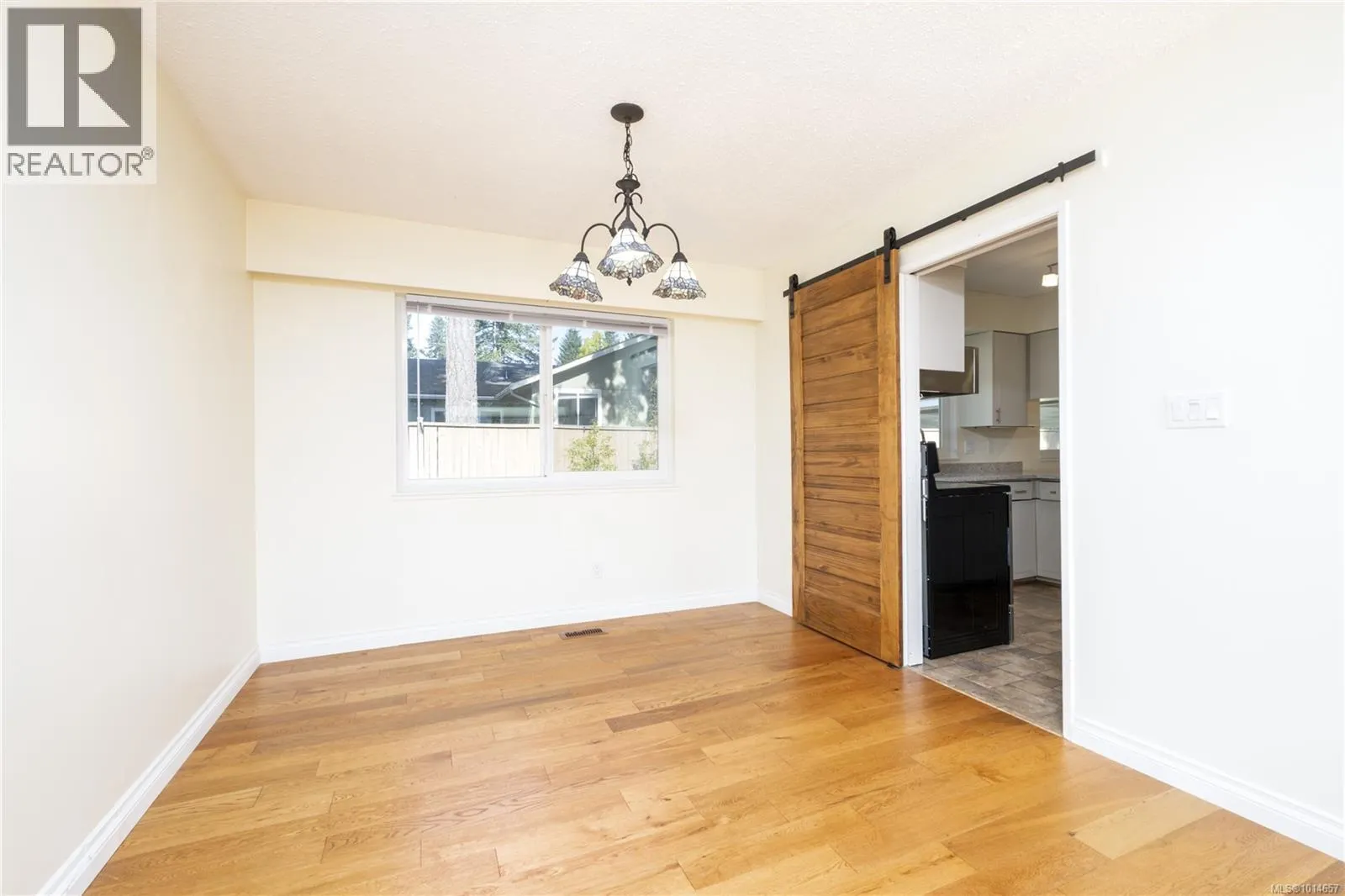 757 Lorne Cres