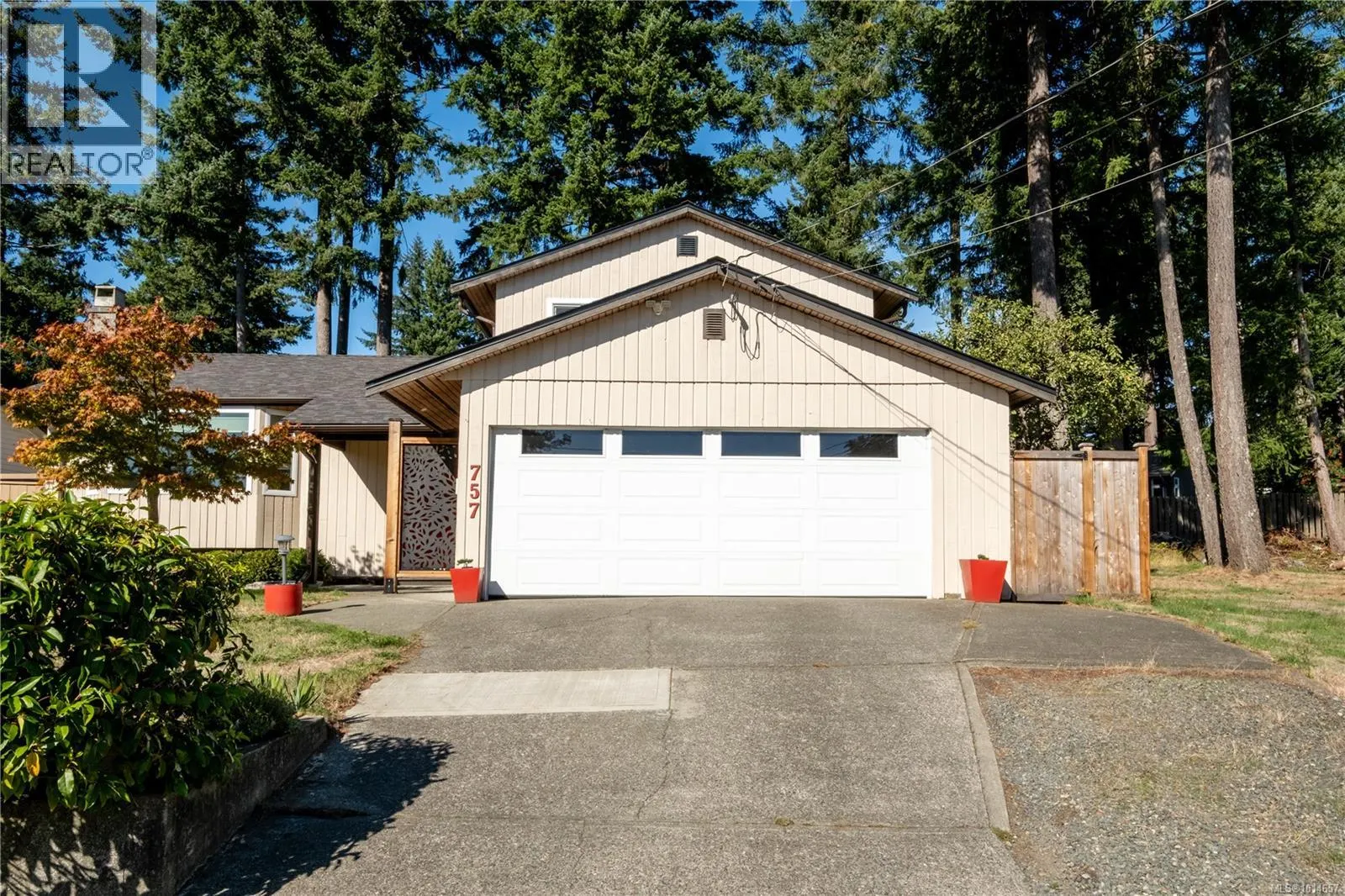 757 Lorne Cres