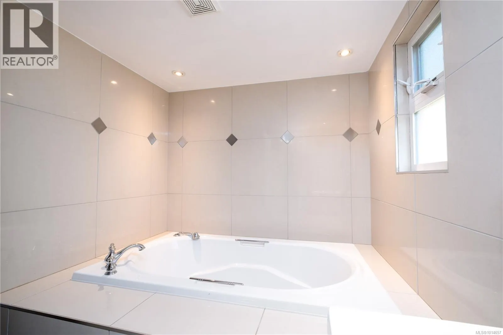 757 Lorne Cres