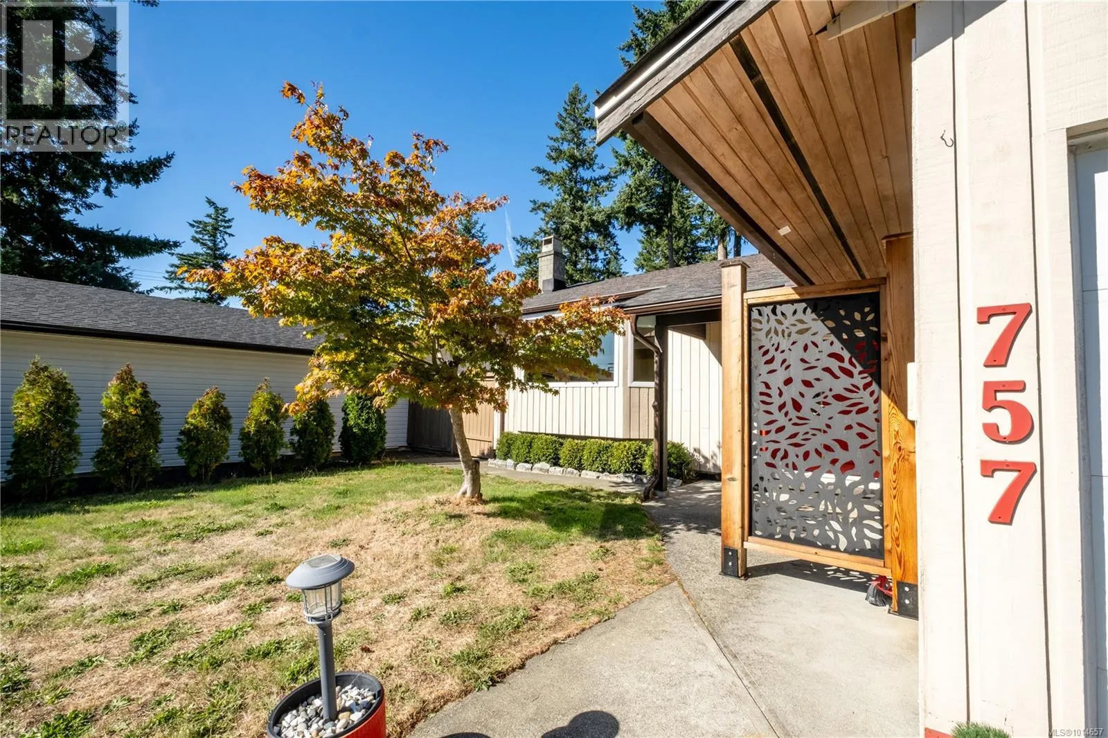 757 Lorne Cres