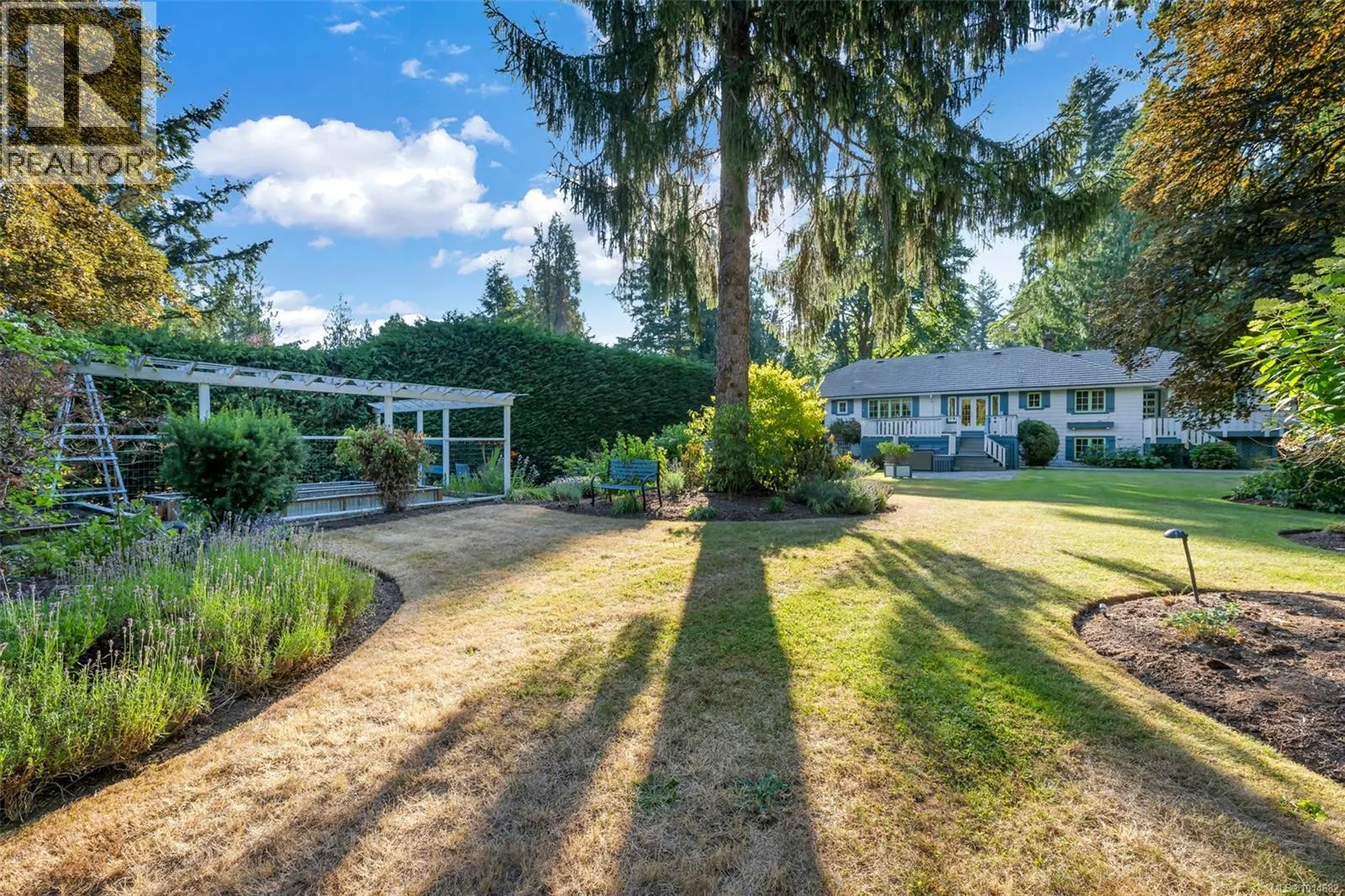 4758 Fairbridge Dr