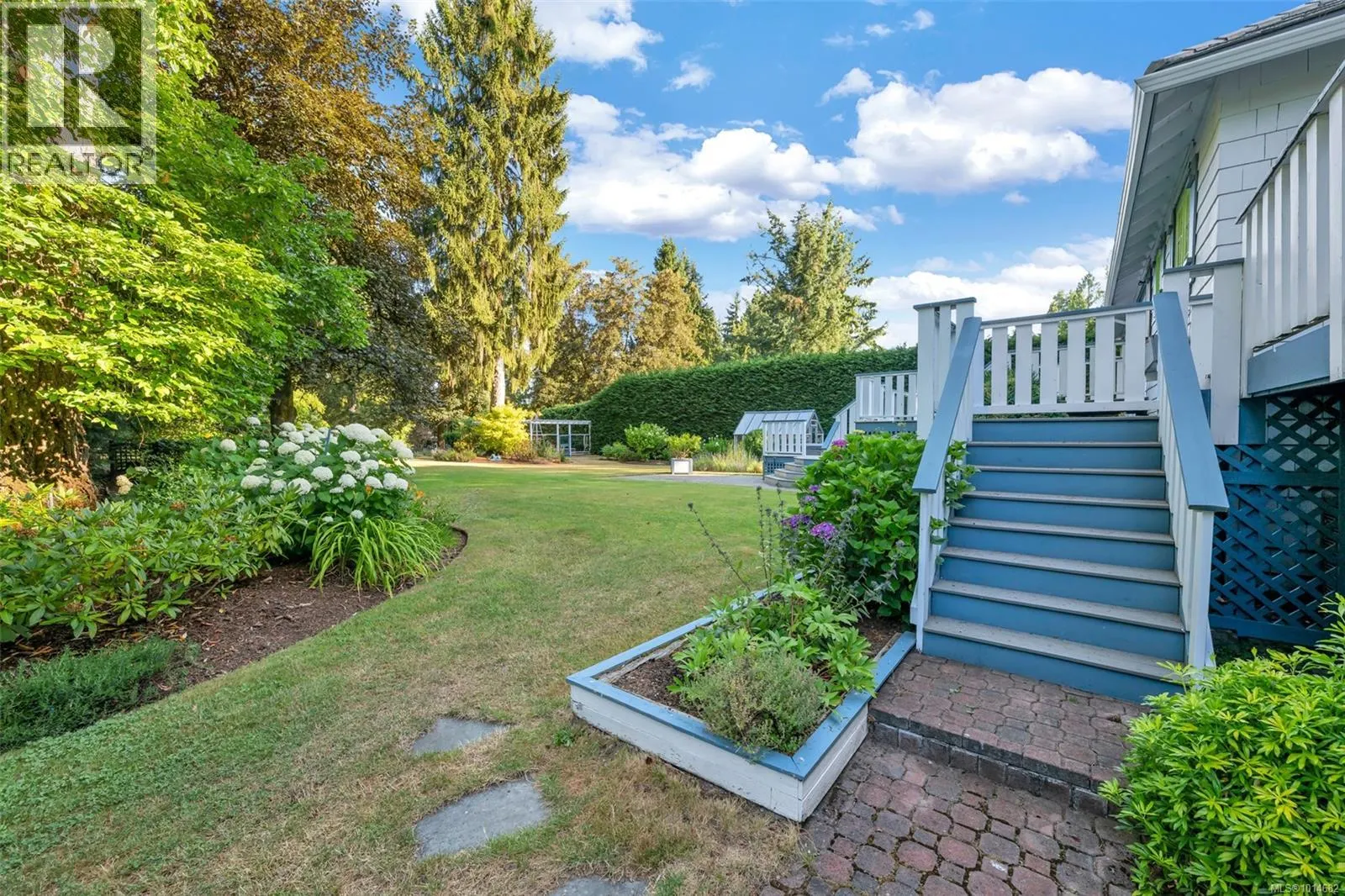 4758 Fairbridge Dr