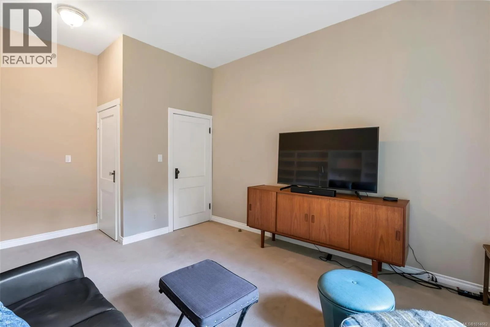 4758 Fairbridge Dr