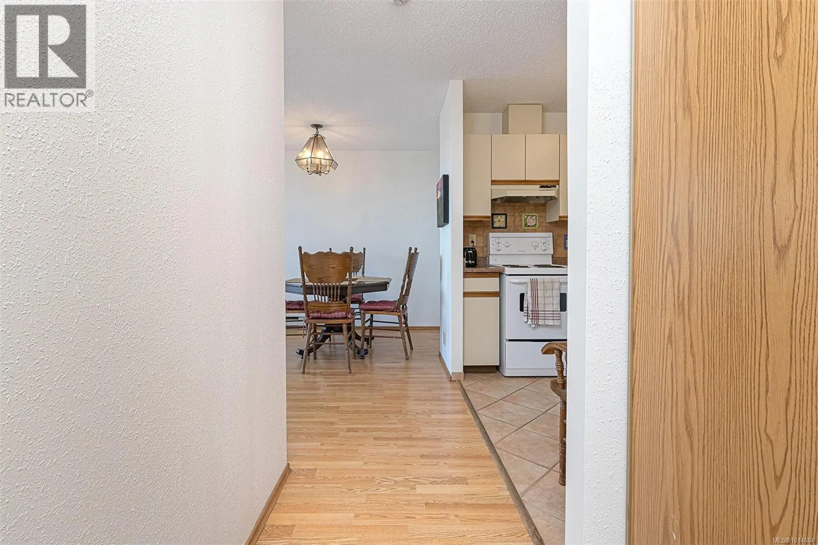 809 1630 Quadra St