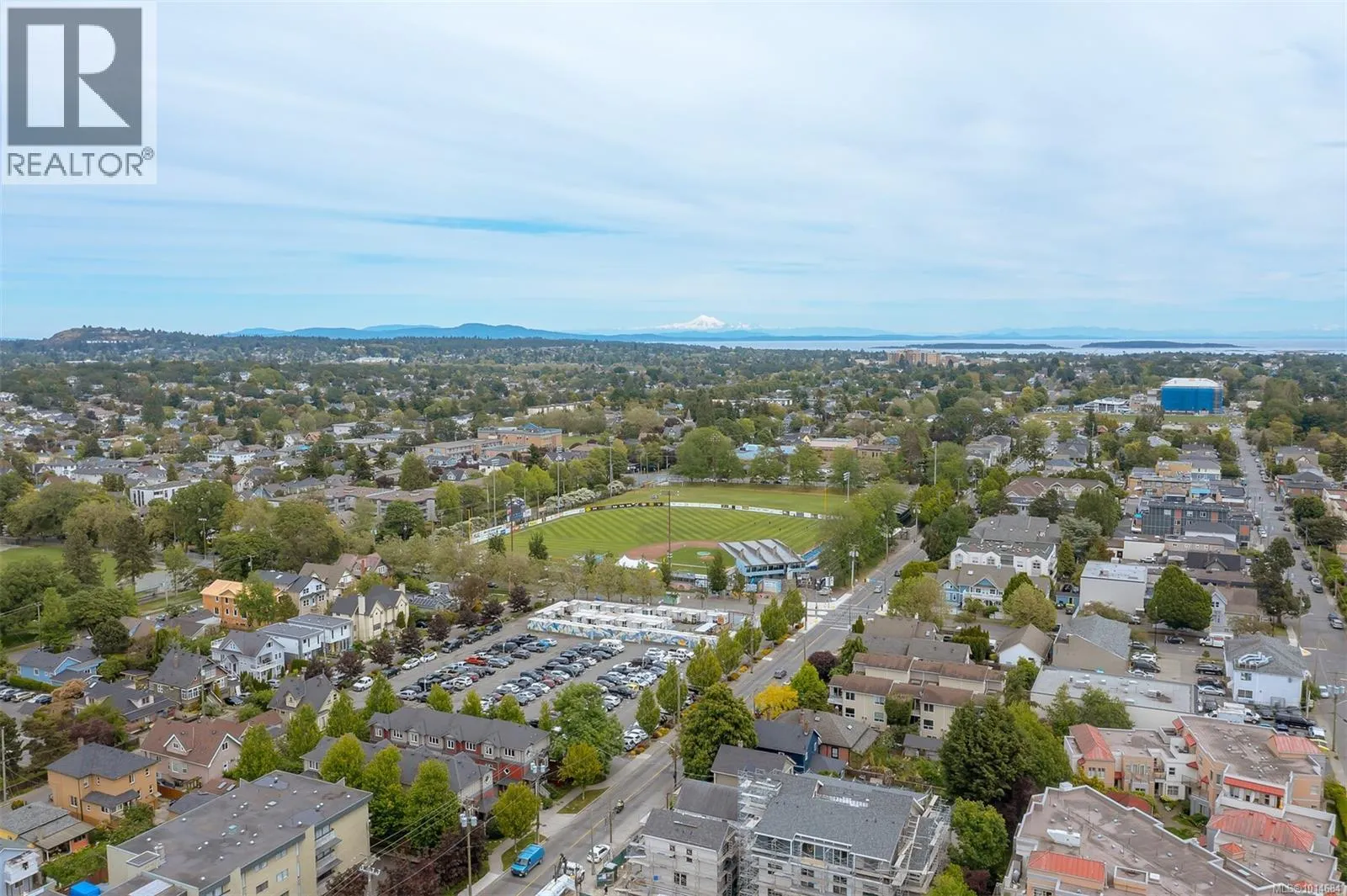 809 1630 Quadra St