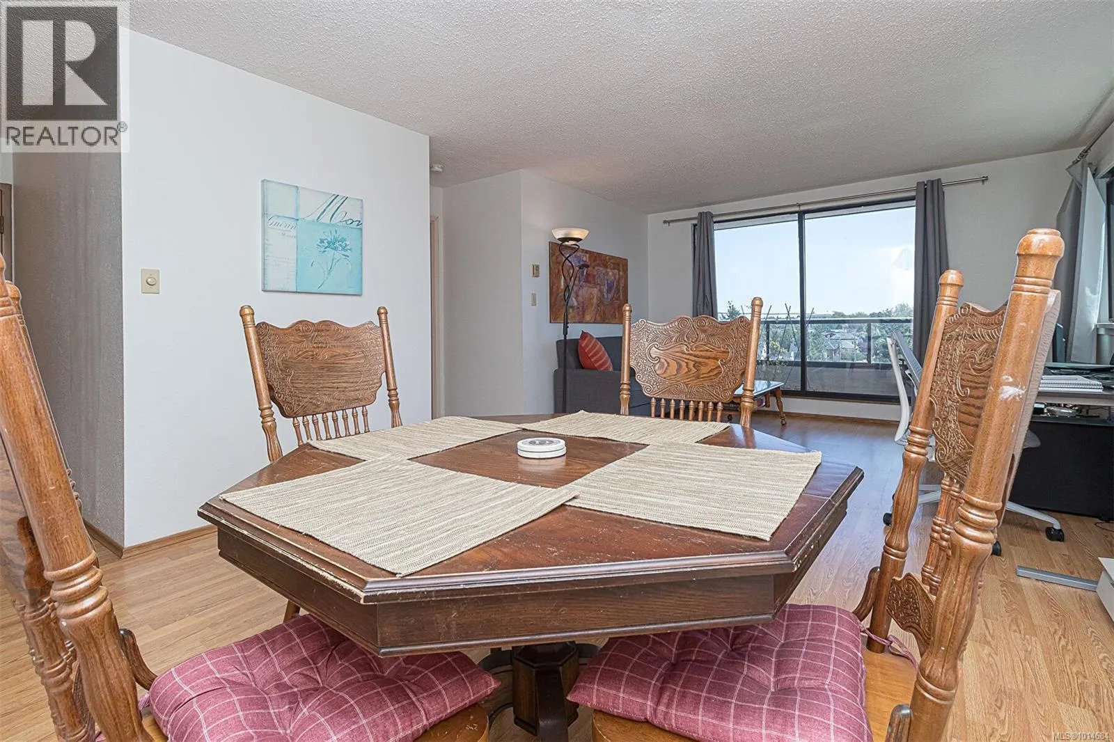 809 1630 Quadra St