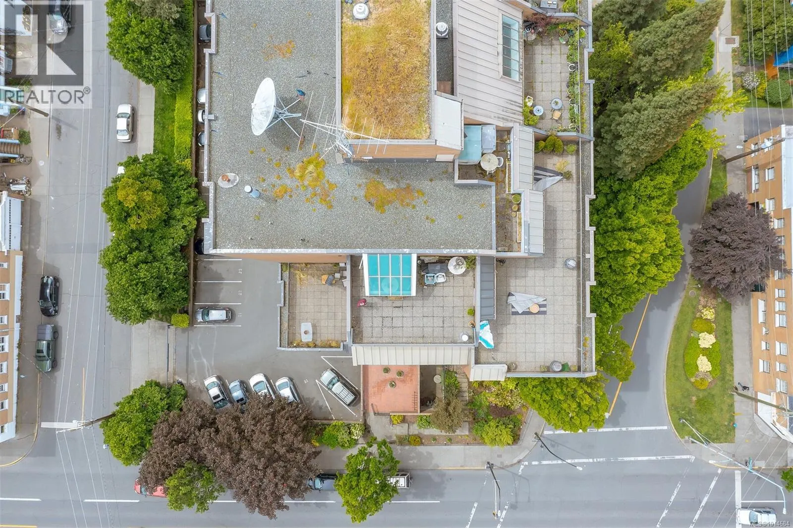 809 1630 Quadra St