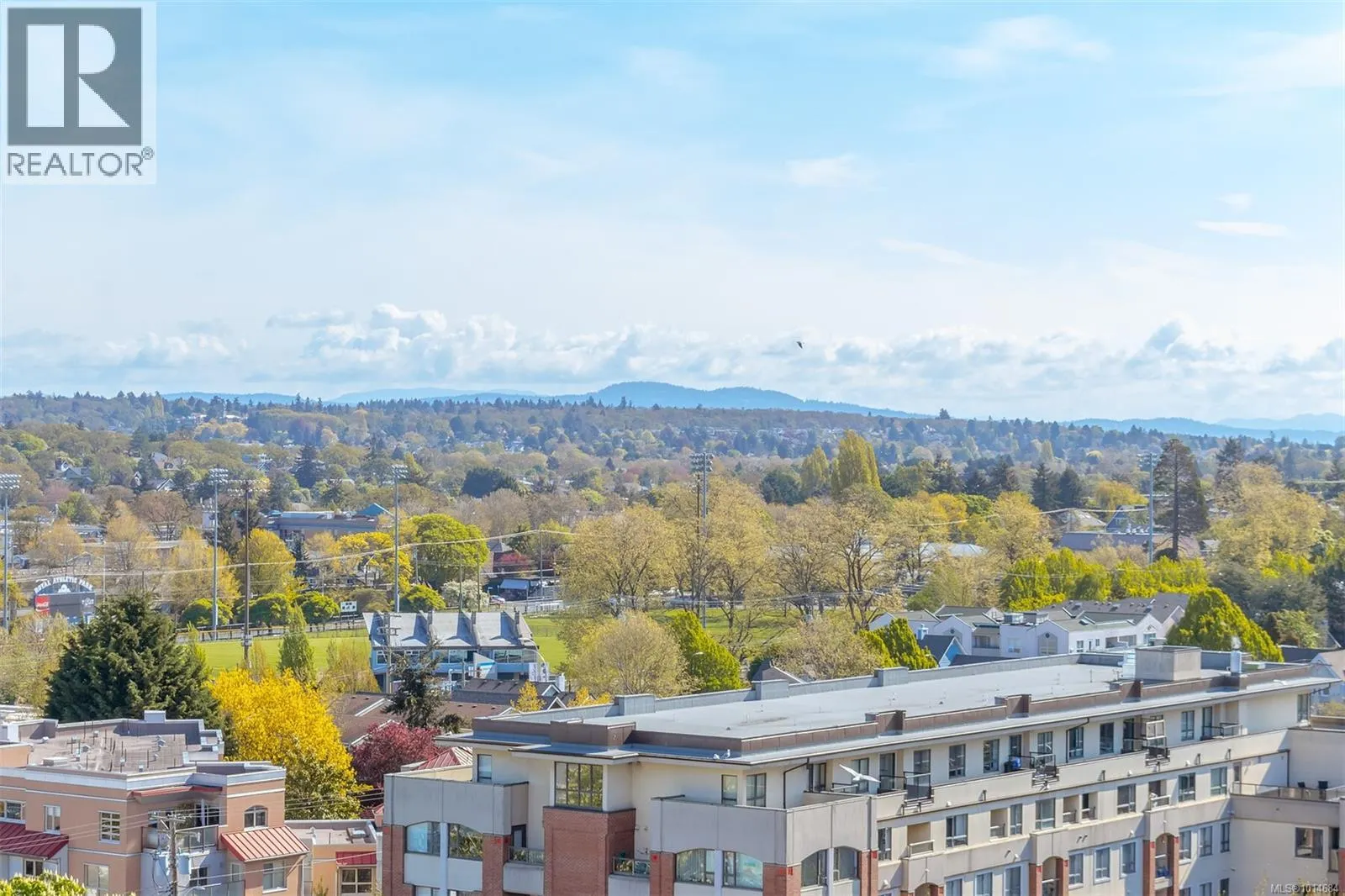 809 1630 Quadra St