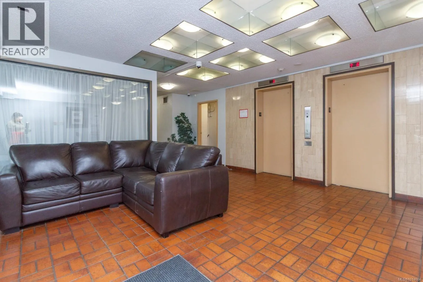 809 1630 Quadra St