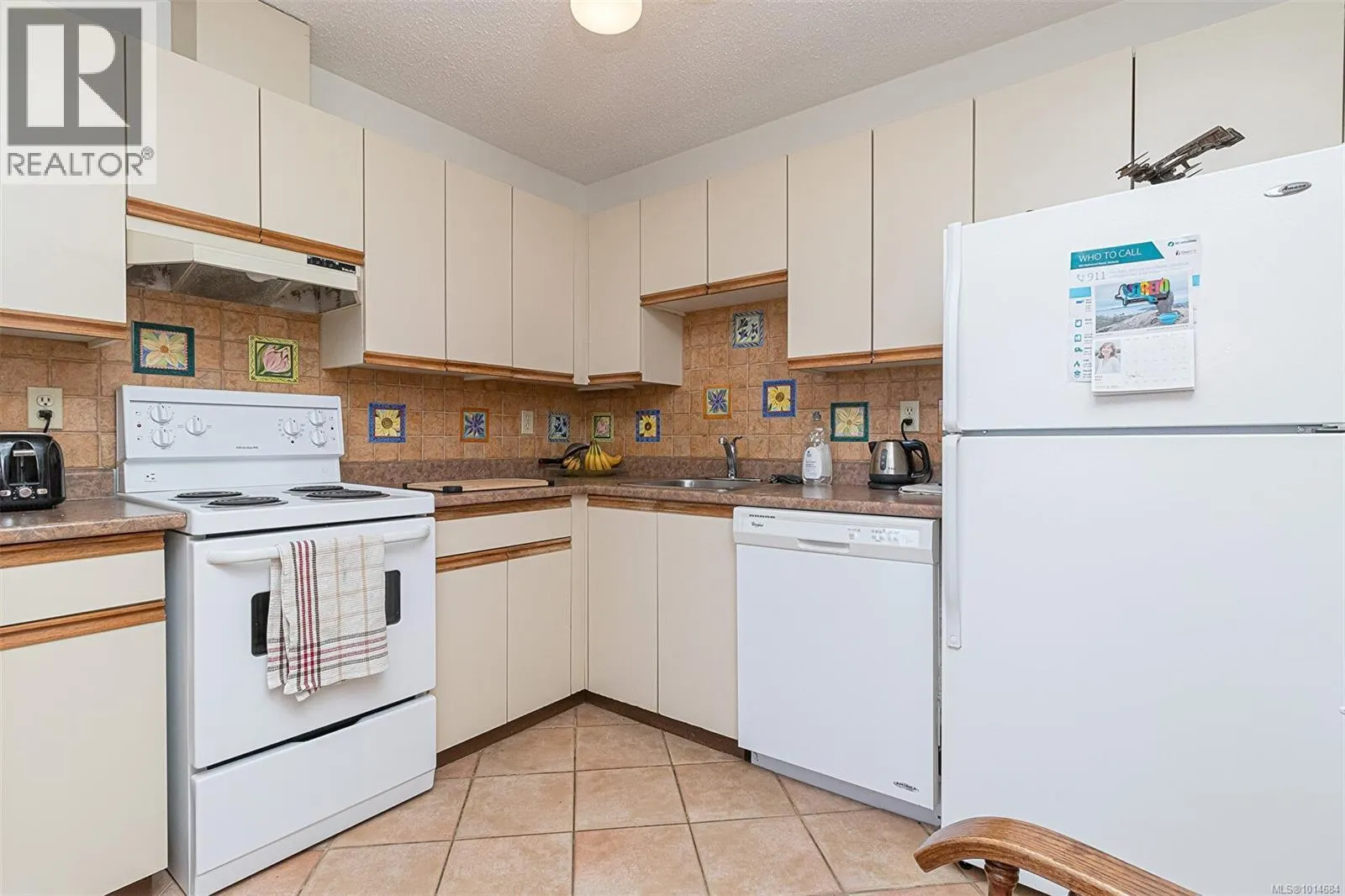 809 1630 Quadra St