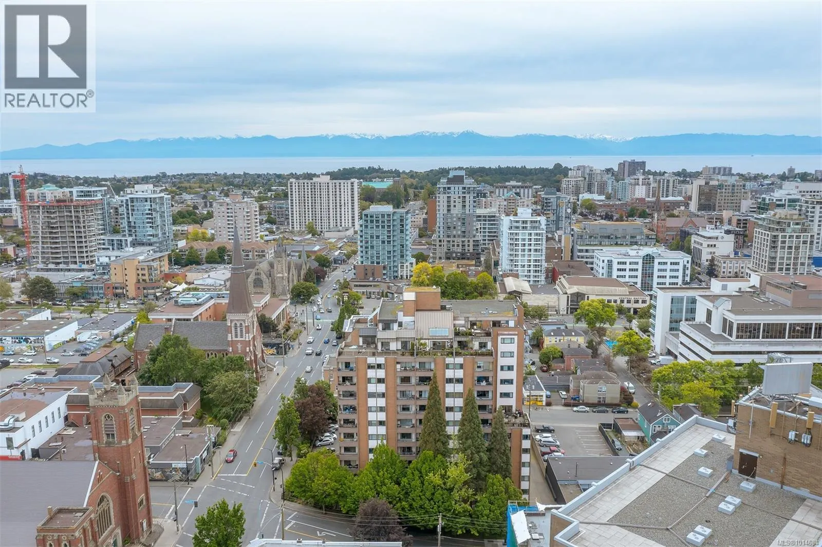 809 1630 Quadra St