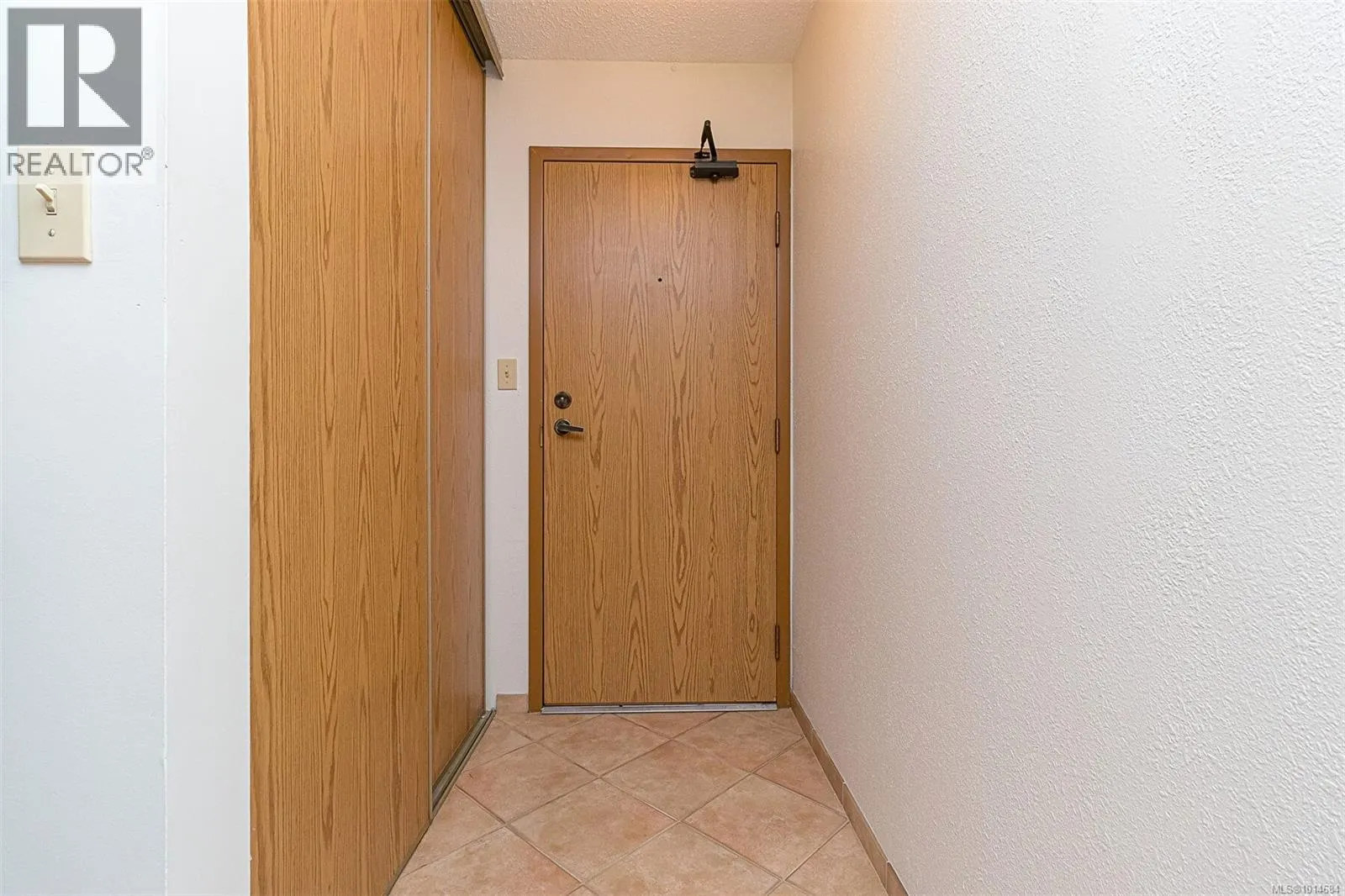 809 1630 Quadra St