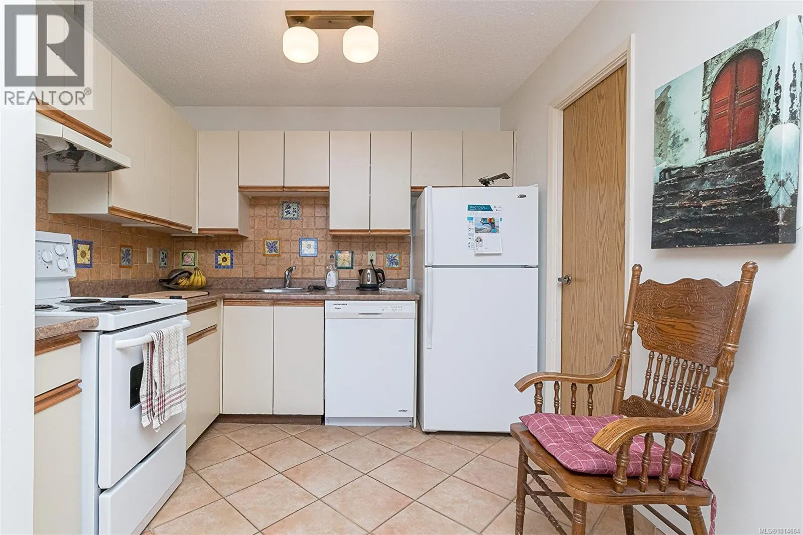 809 1630 Quadra St
