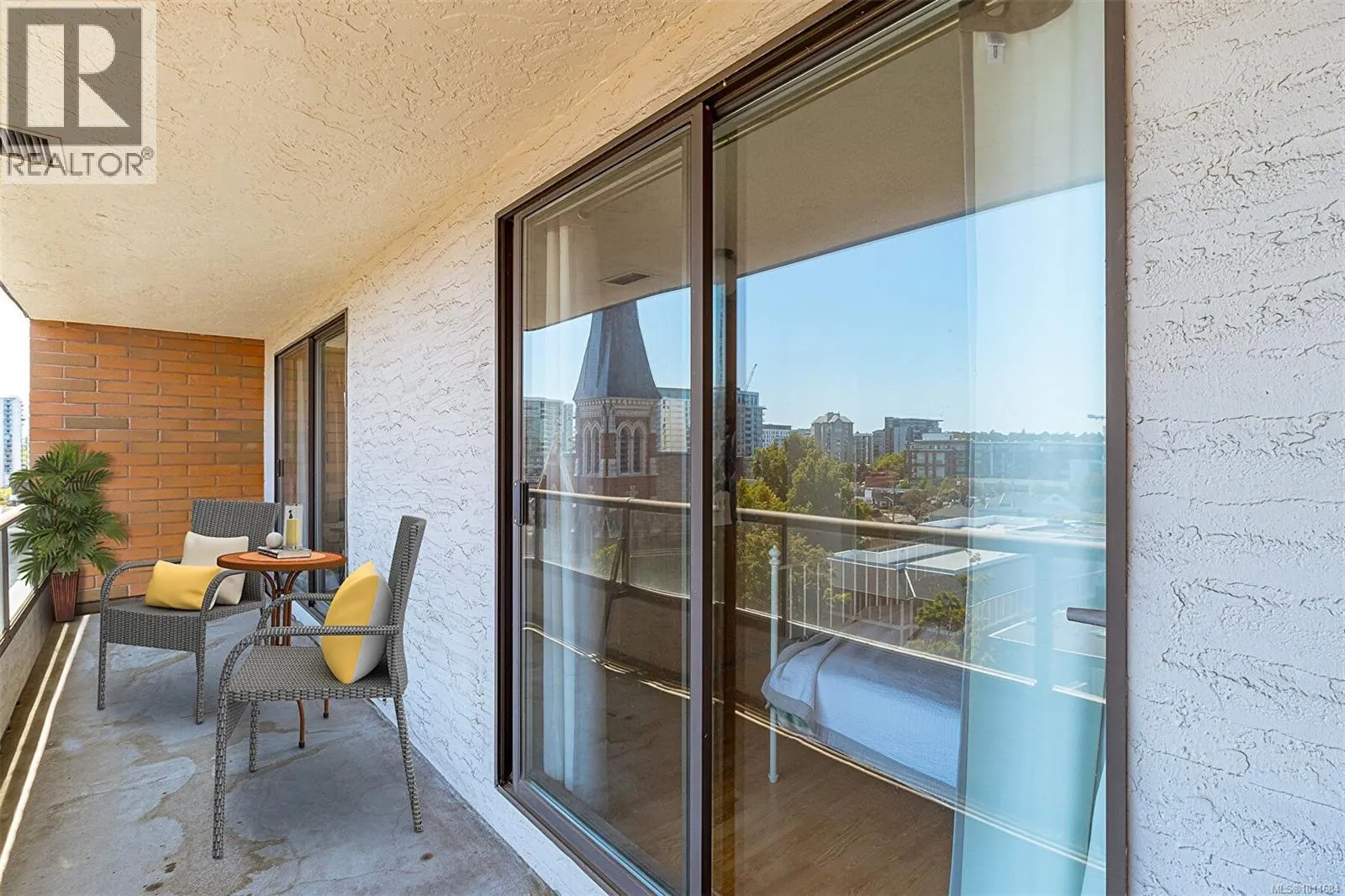 809 1630 Quadra St