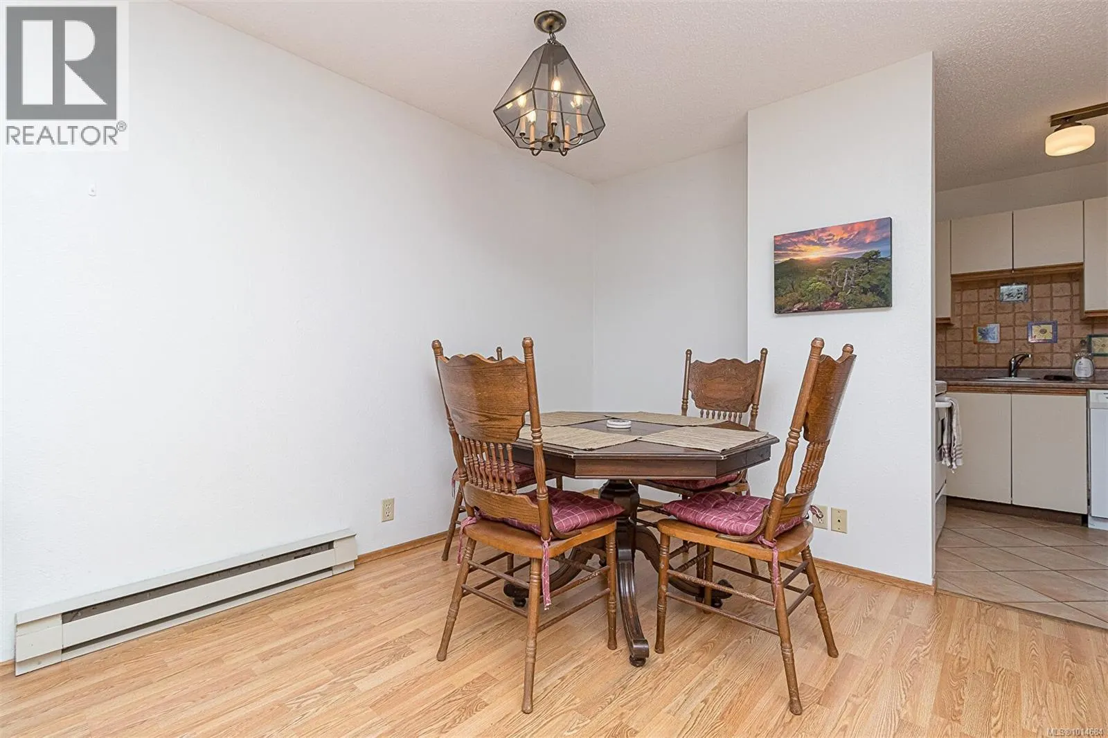 809 1630 Quadra St