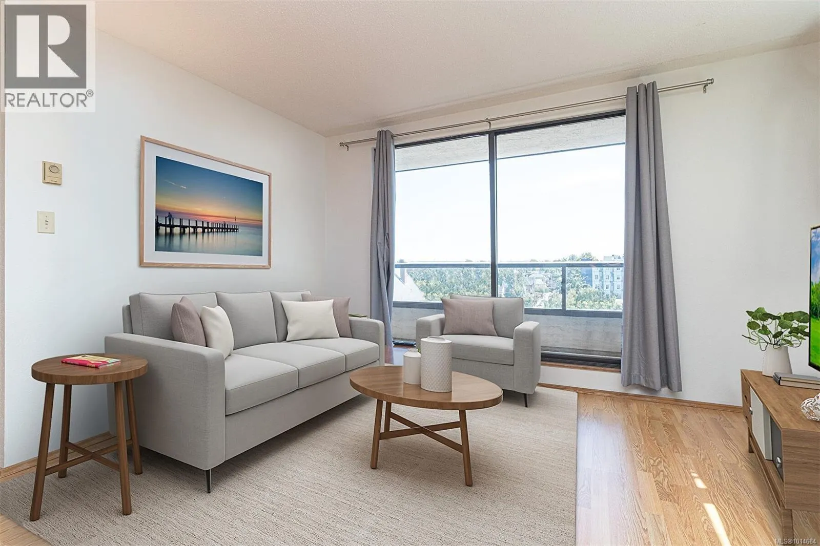 809 1630 Quadra St