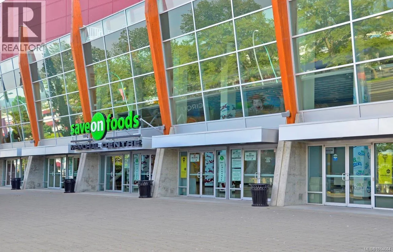 809 1630 Quadra St