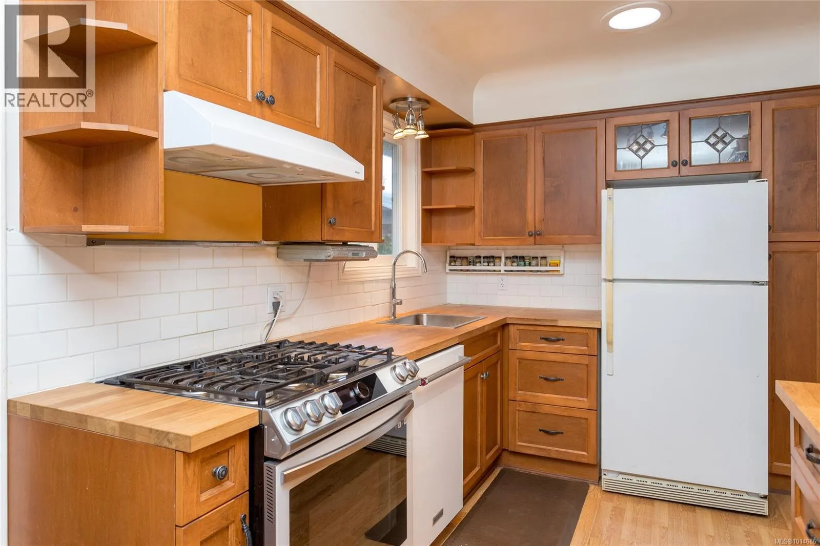 645 Baker St