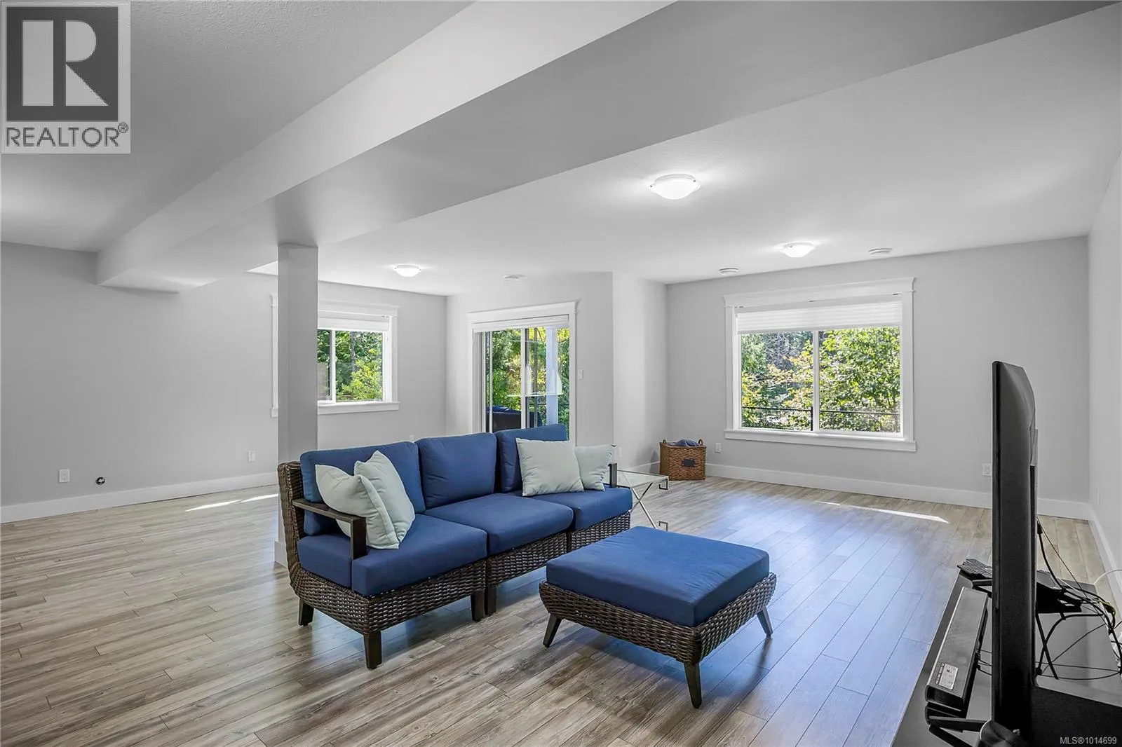 207 LINSTEAD Pl