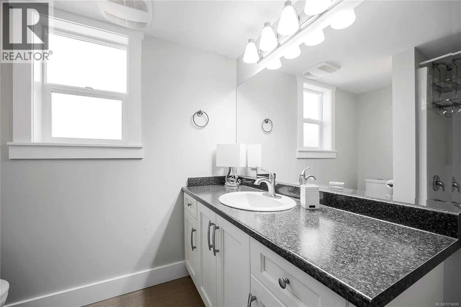 207 LINSTEAD Pl