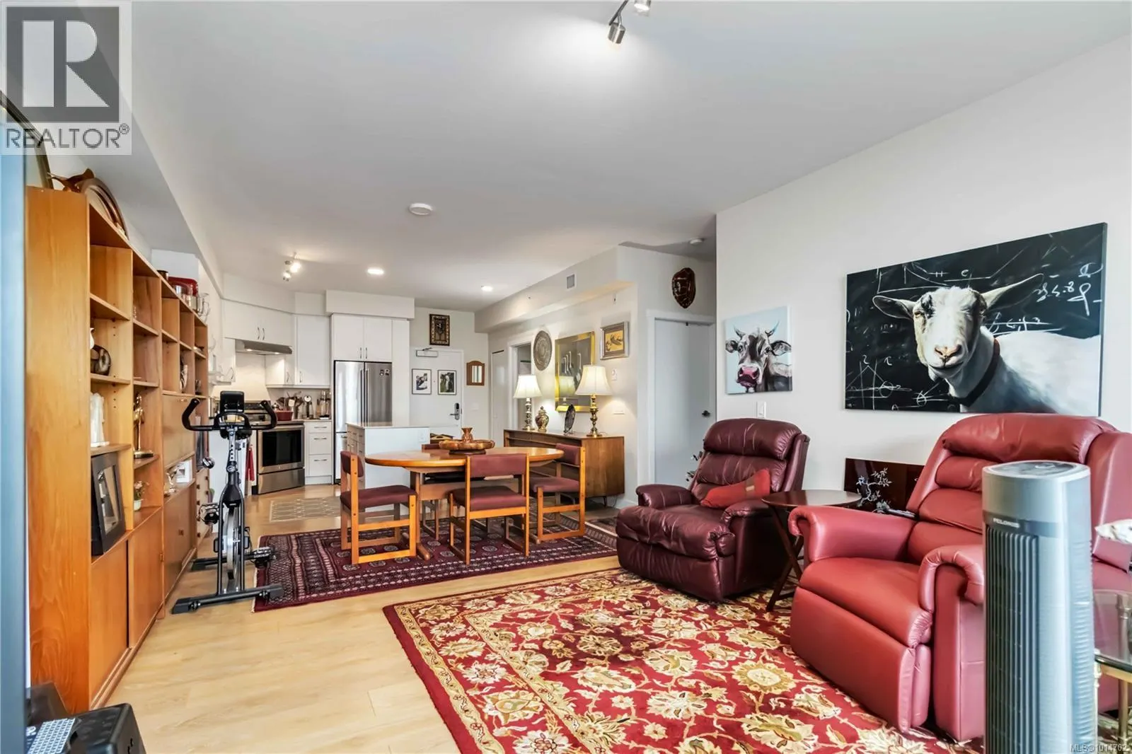 203 6609 Goodmere Rd