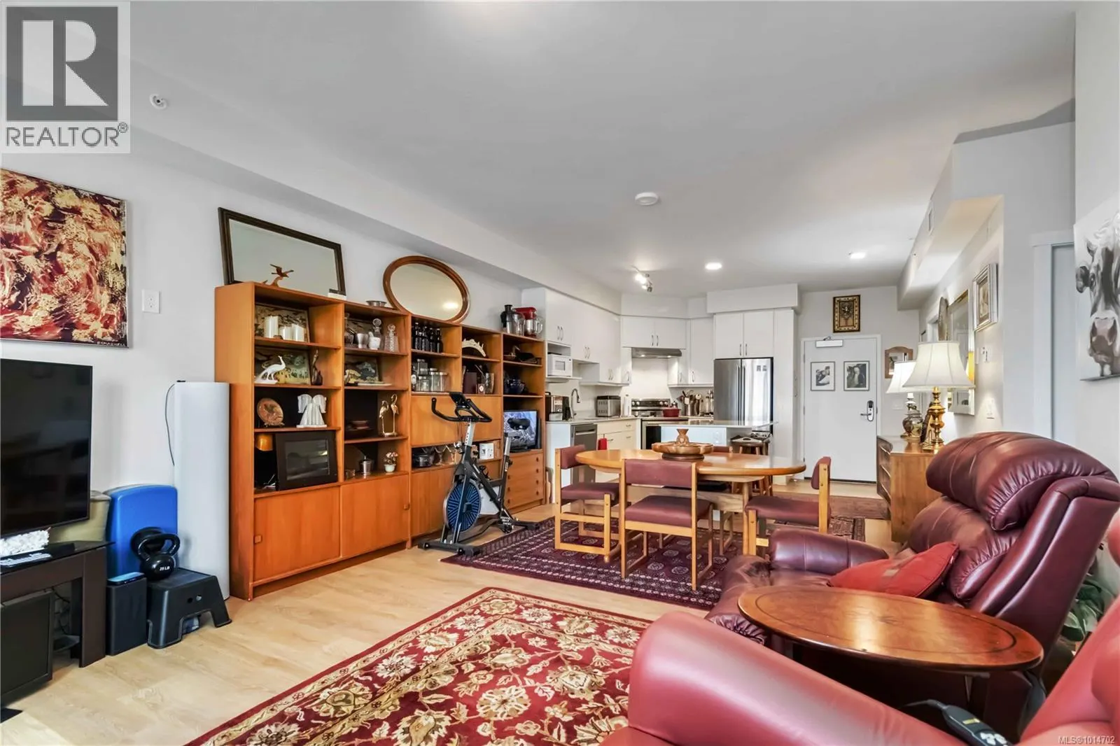 203 6609 Goodmere Rd