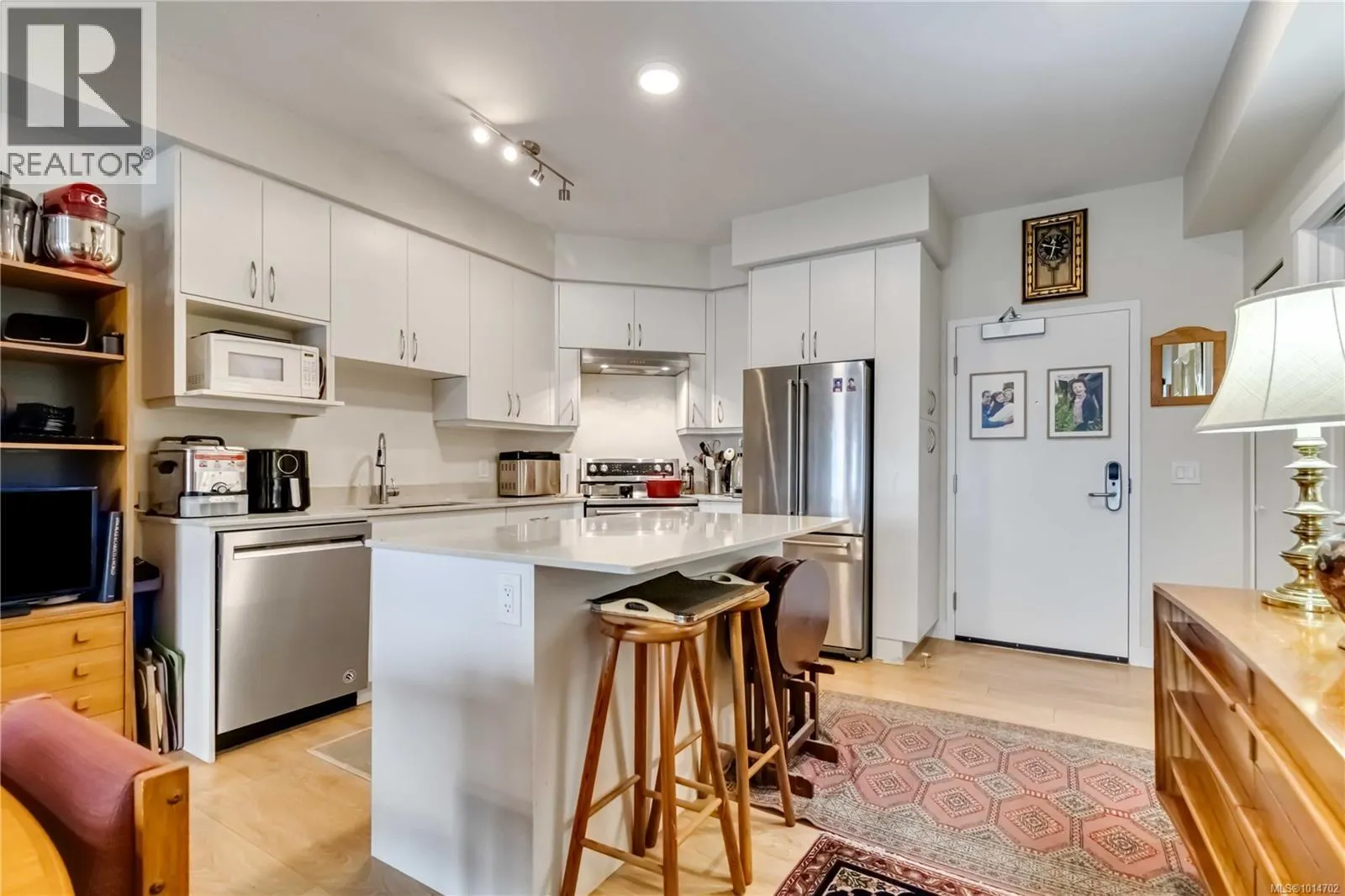 203 6609 Goodmere Rd