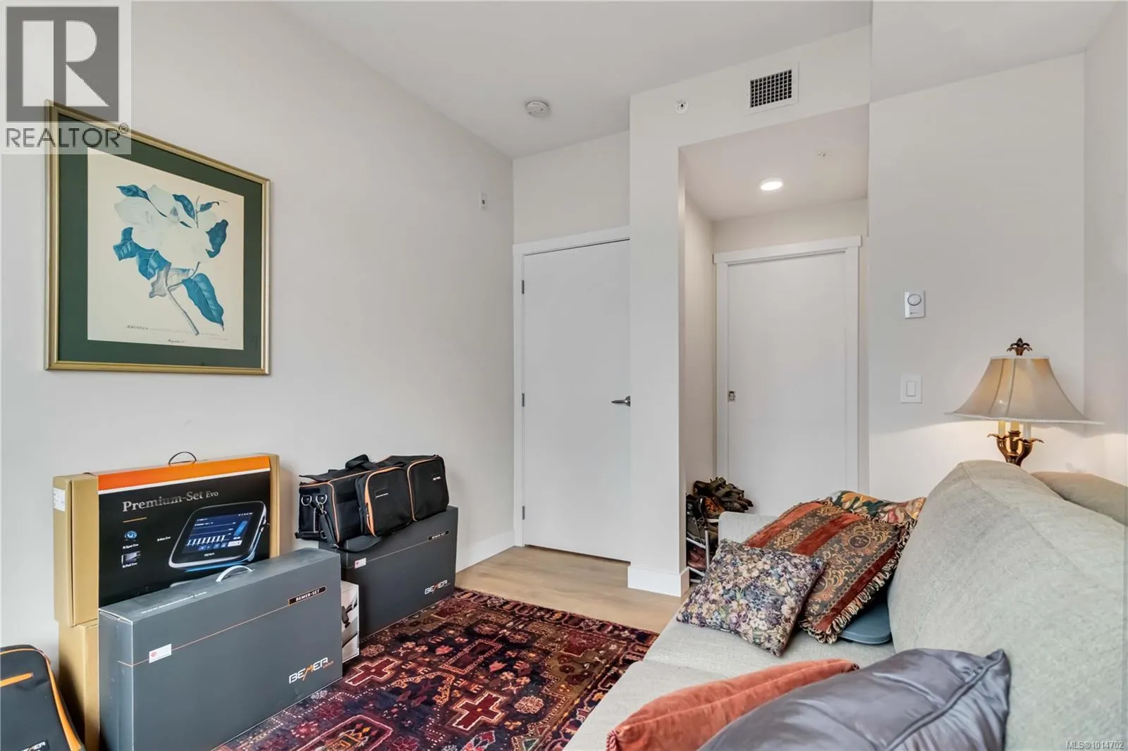 203 6609 Goodmere Rd