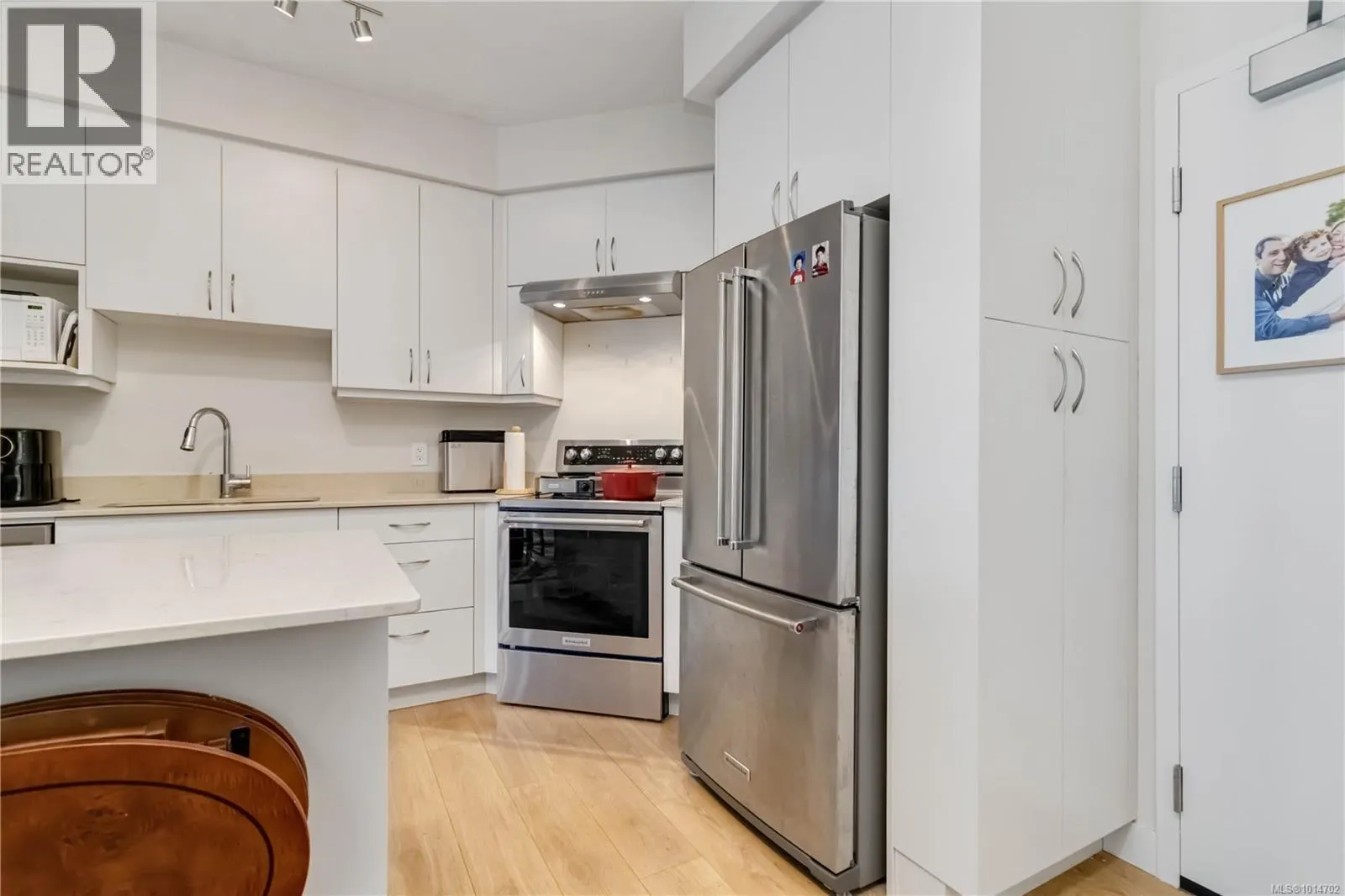 203 6609 Goodmere Rd