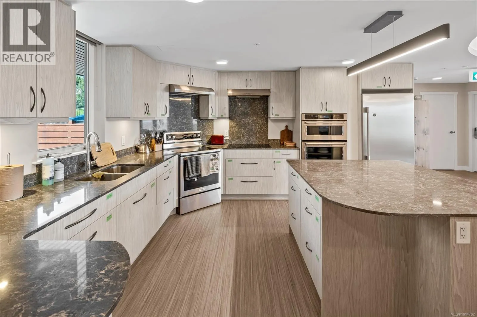 203 6609 Goodmere Rd