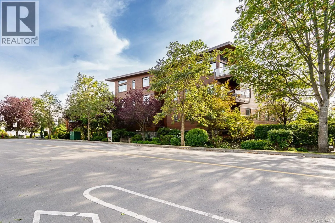 201 3610 Richmond Rd