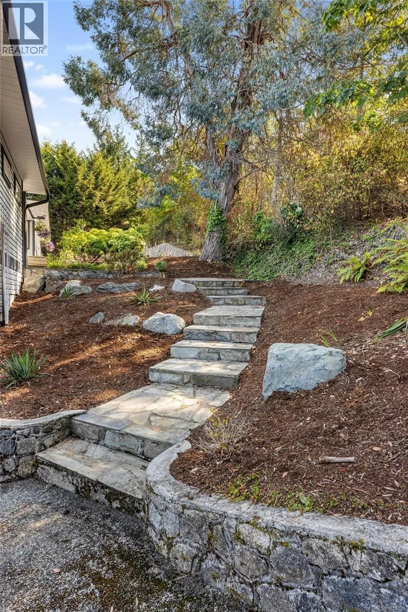 1319 Lands End Rd