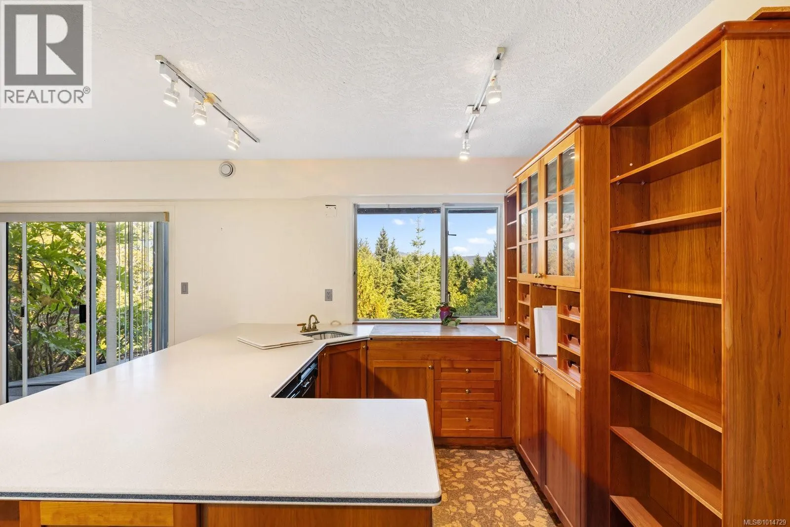 1319 Lands End Rd