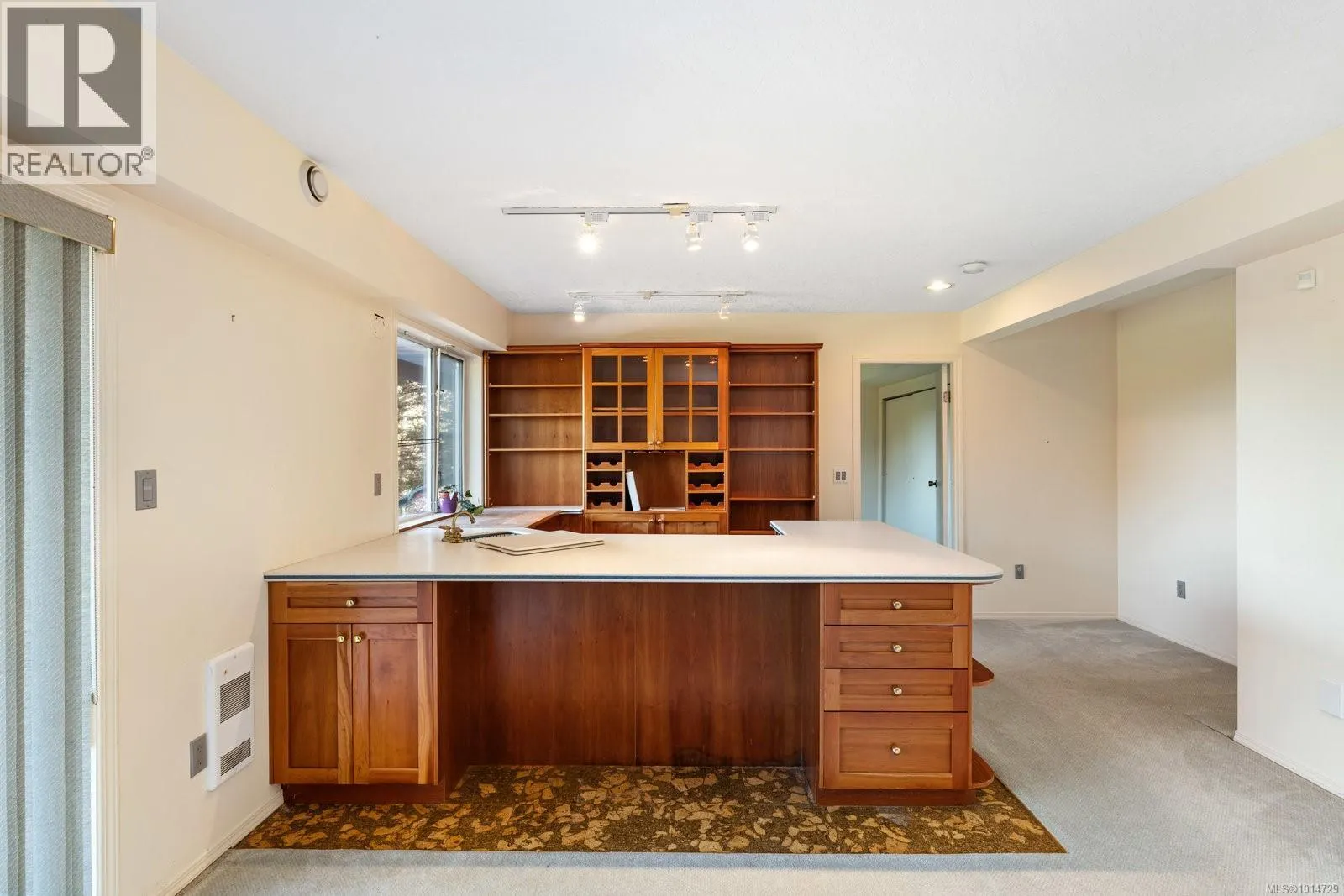 1319 Lands End Rd