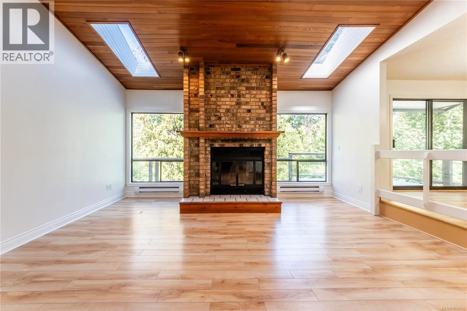 3521 FAIRVIEW Dr