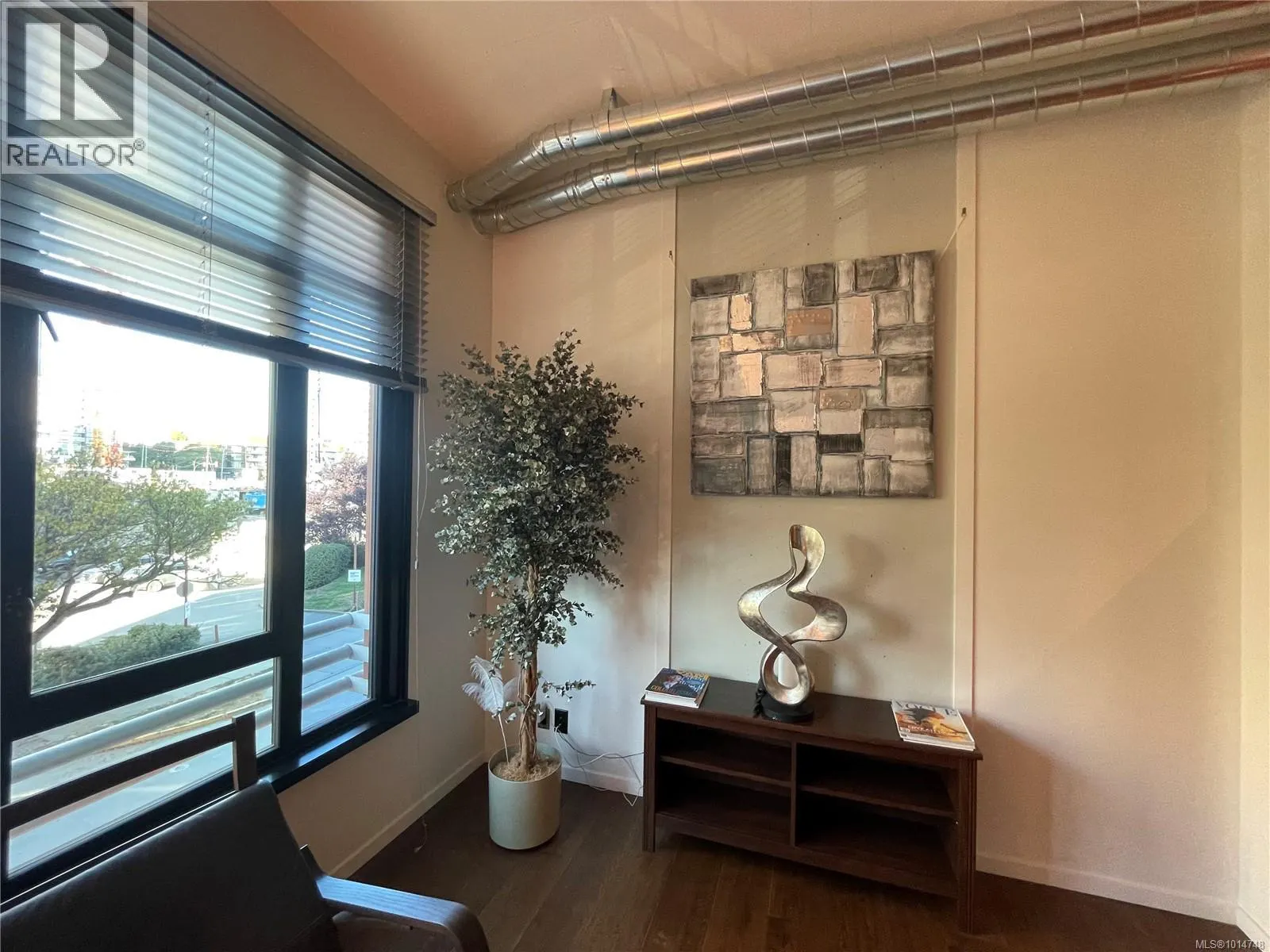 311 1029 View St