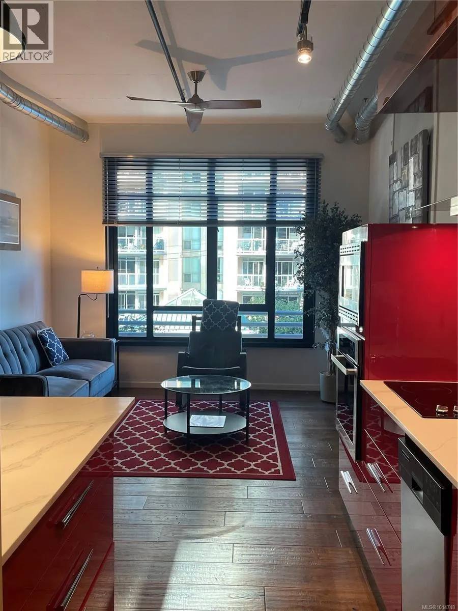311 1029 View St