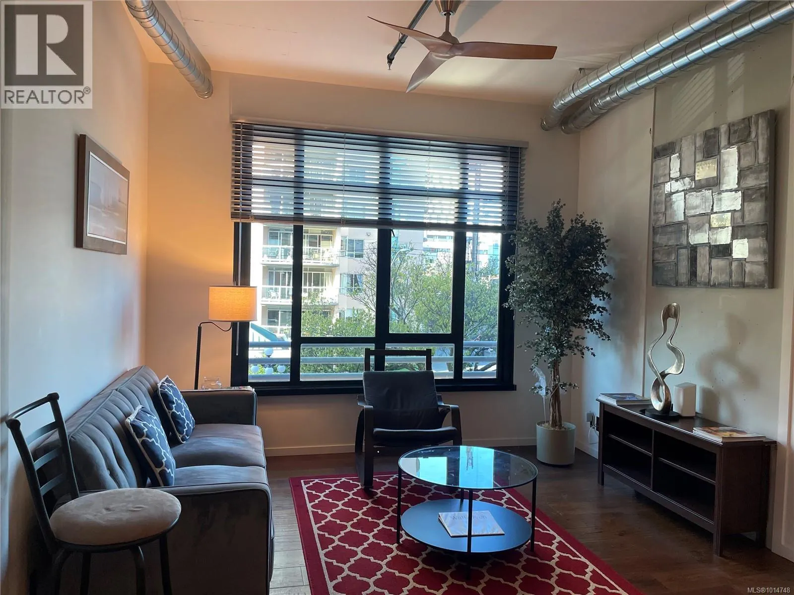 311 1029 View St