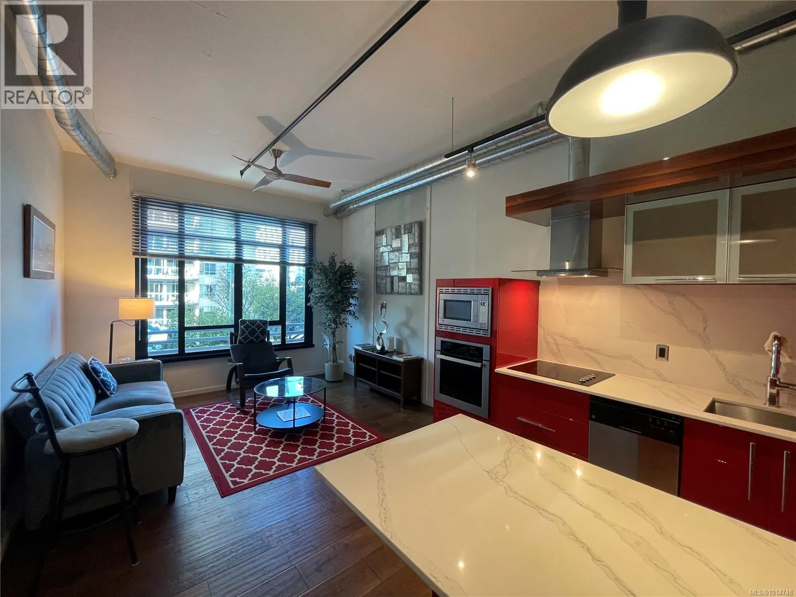 311 1029 View St
