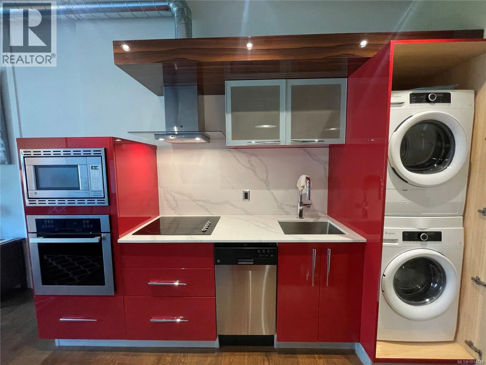 311 1029 View St