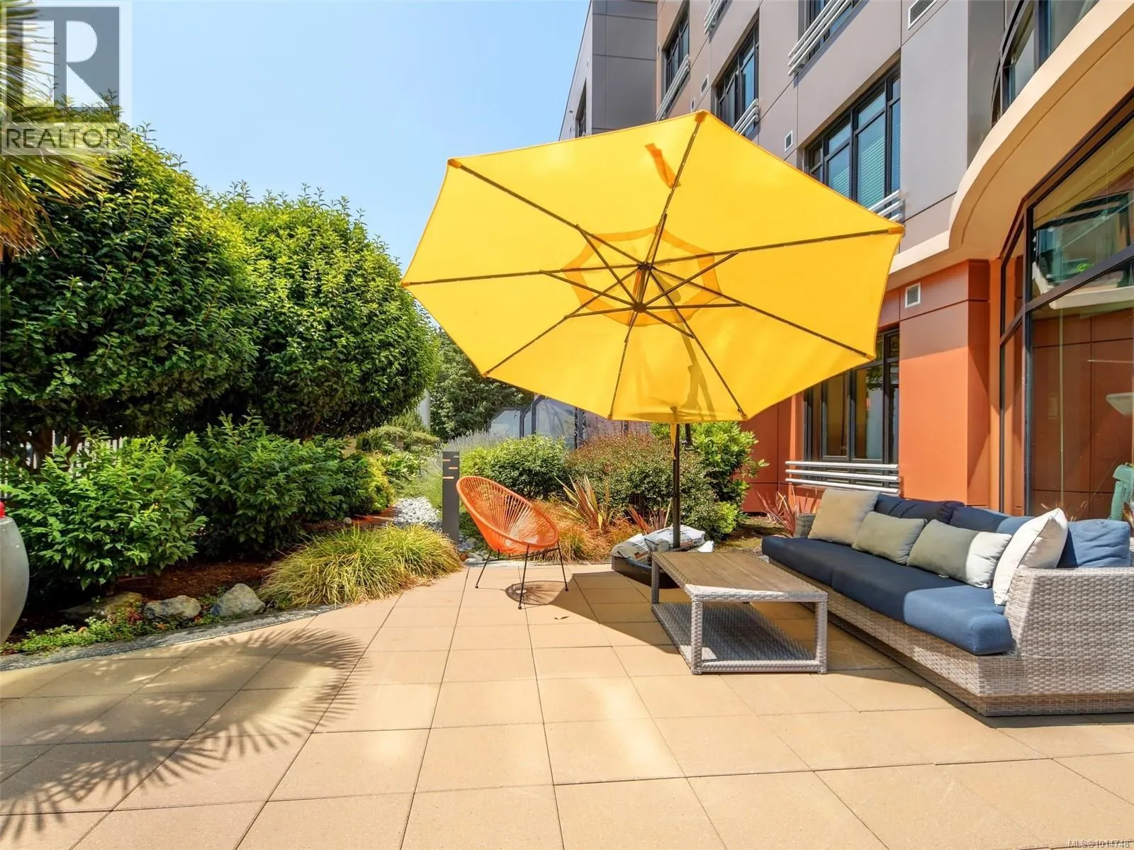 311 1029 View St