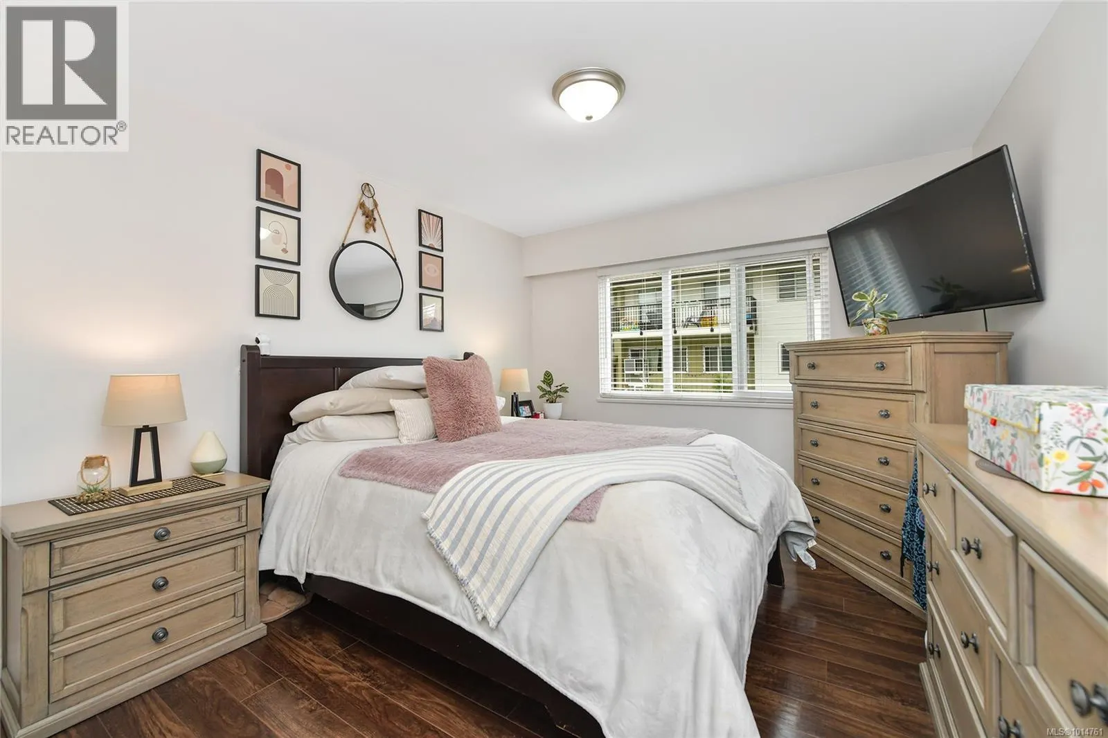 364 Burnside Rd W