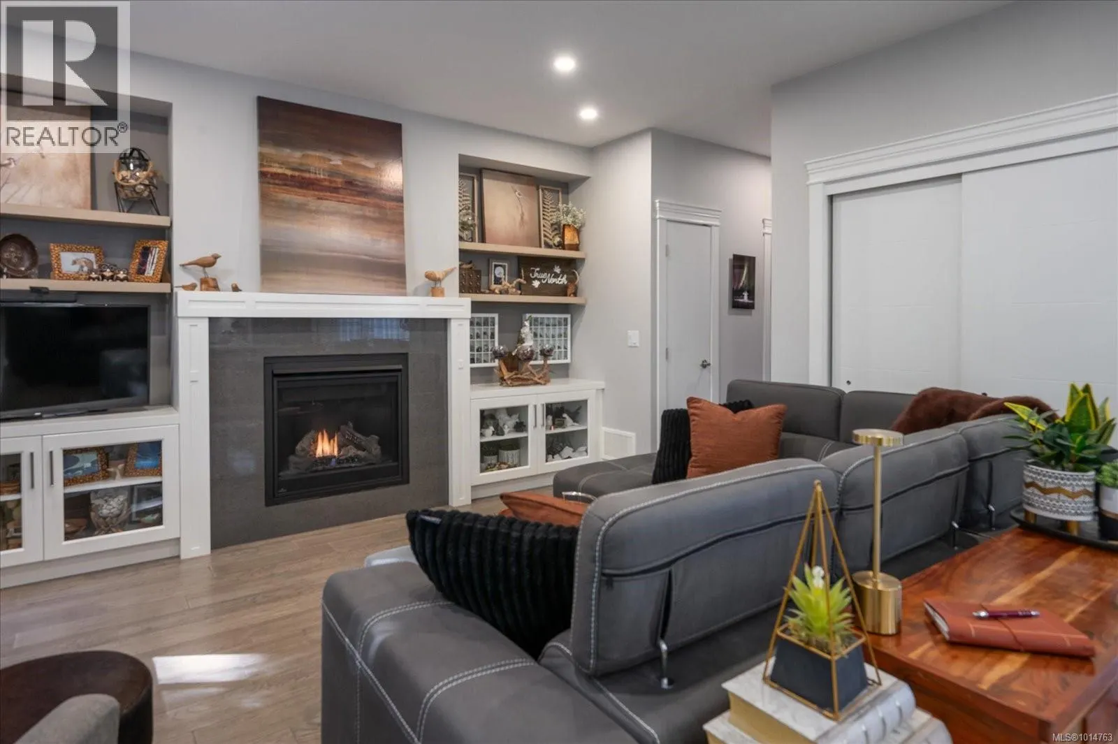 9048 Driftwood Dr