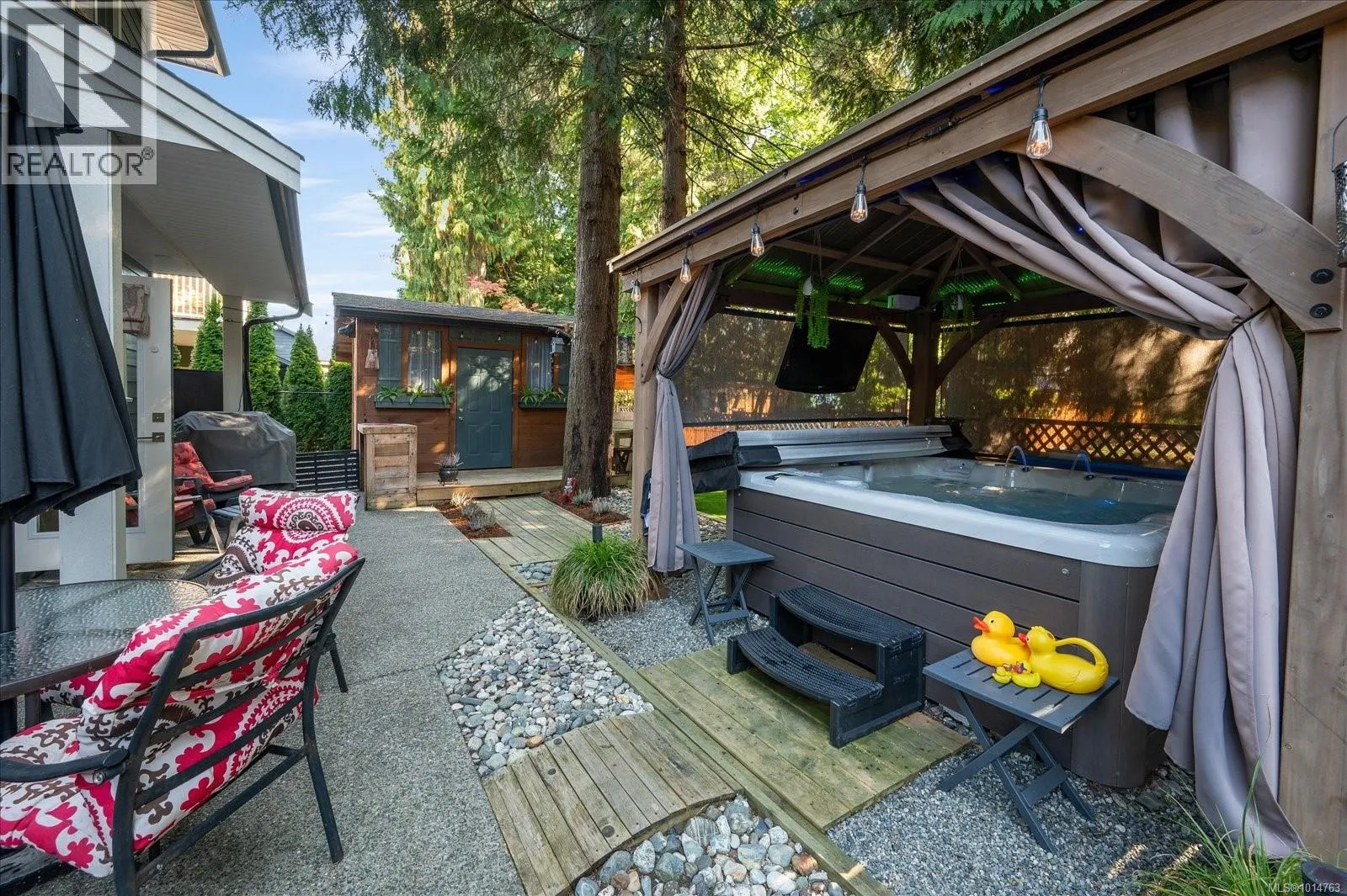 9048 Driftwood Dr