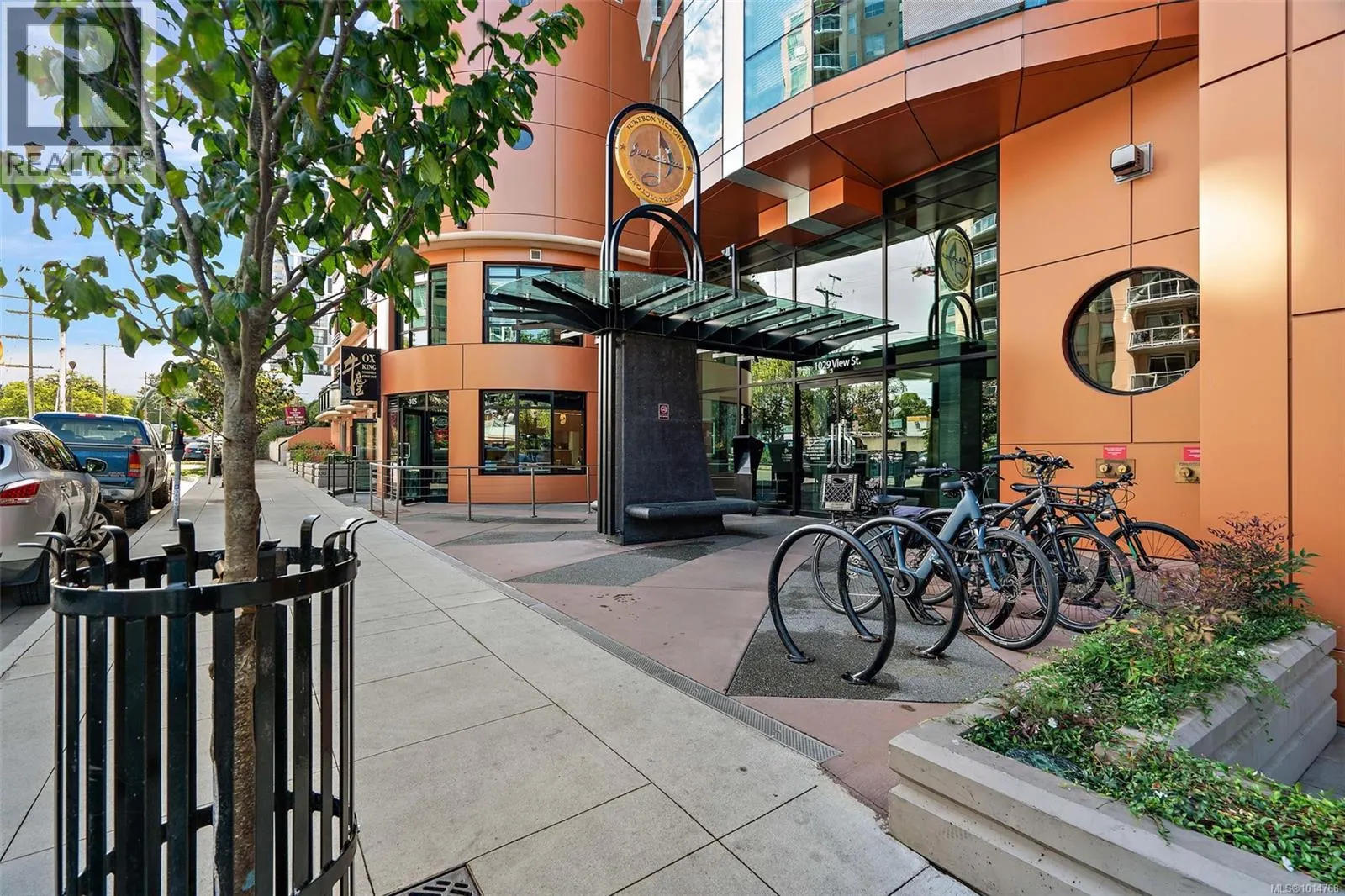 511 1029 View St