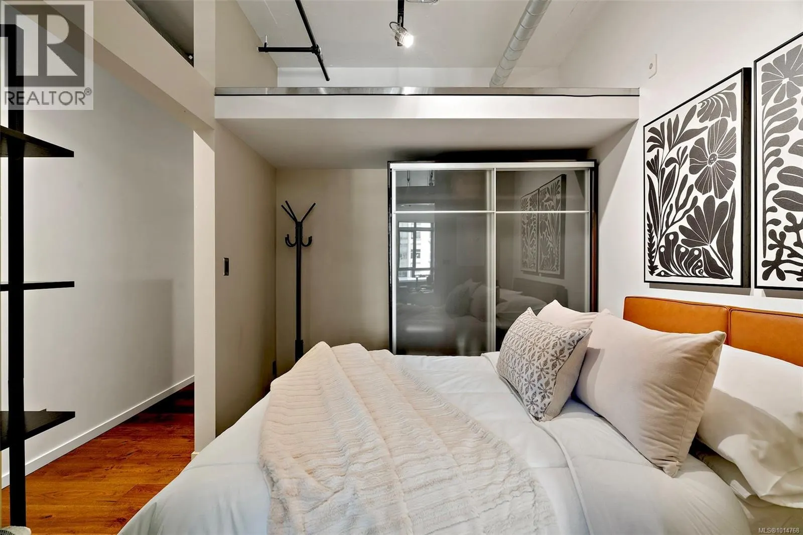 511 1029 View St
