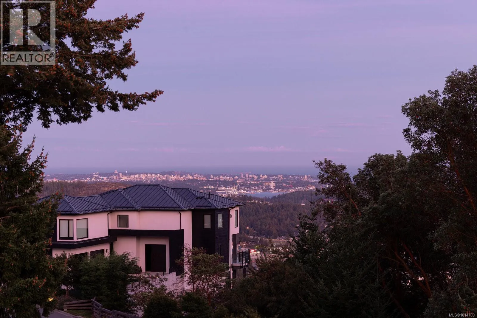 1414 Grand Forest Close