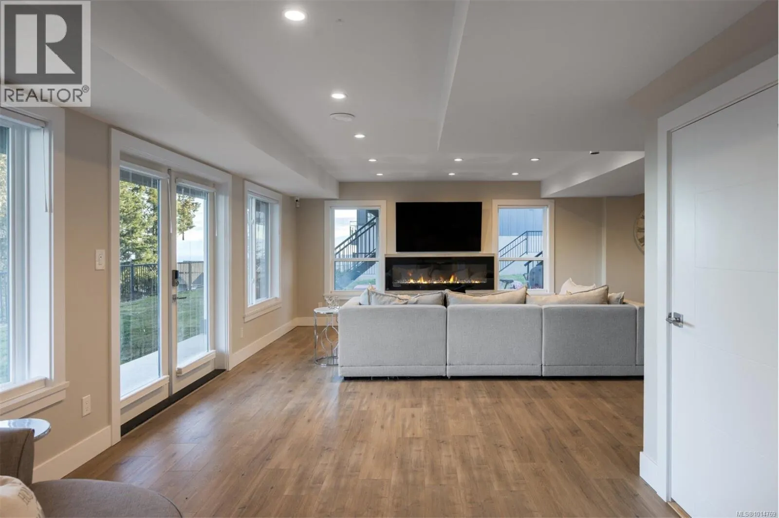 1414 Grand Forest Close