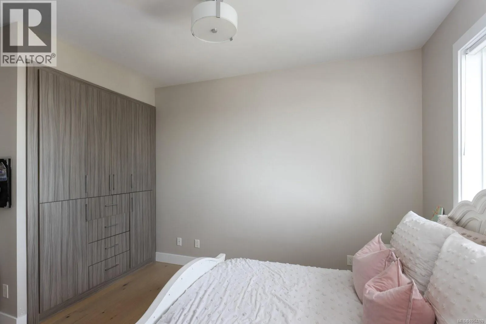 1414 Grand Forest Close