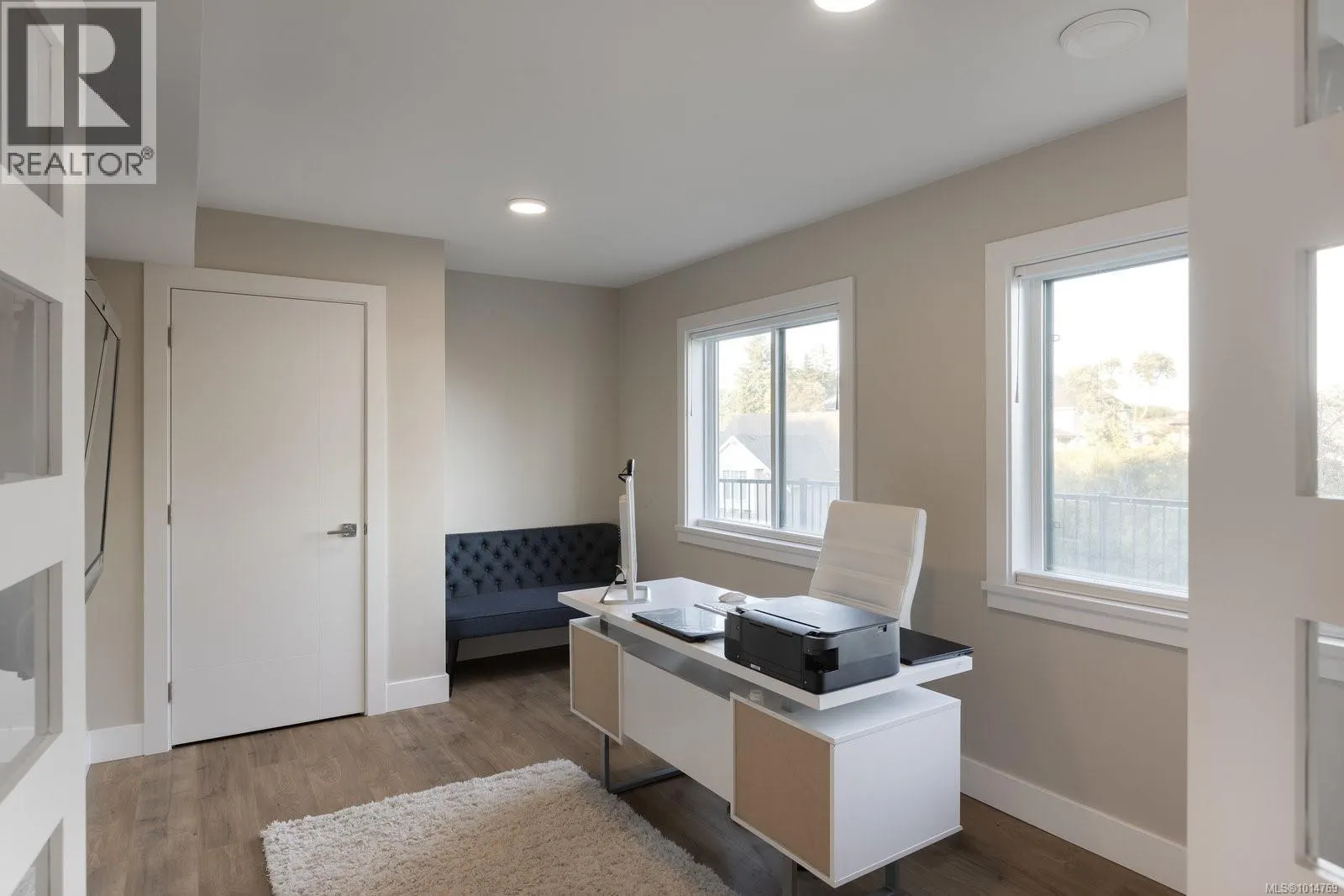 1414 Grand Forest Close